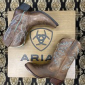 Round Up Bella & Runaway