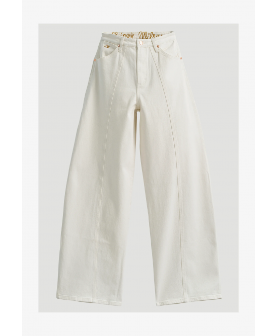 Wrangler - Lainey Wilson Tour Barrel High Rise Denim Jeans - Pearl White